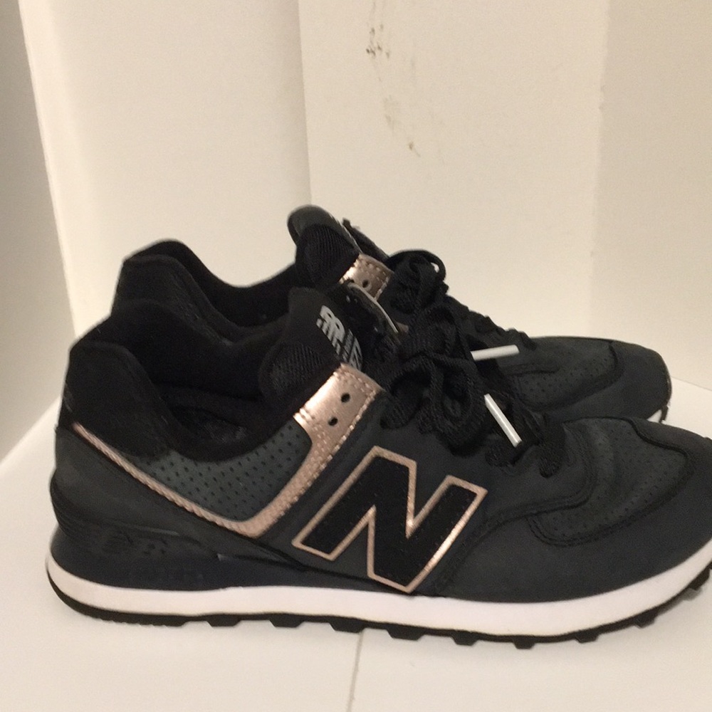 New balance sneakers Womens size 6 1/2